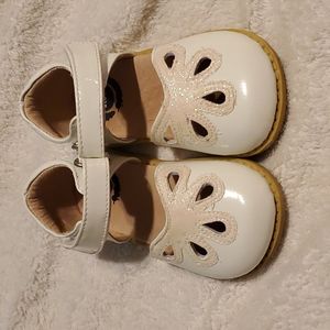 Livie & Luca Petal White Mary Jane's Size 6